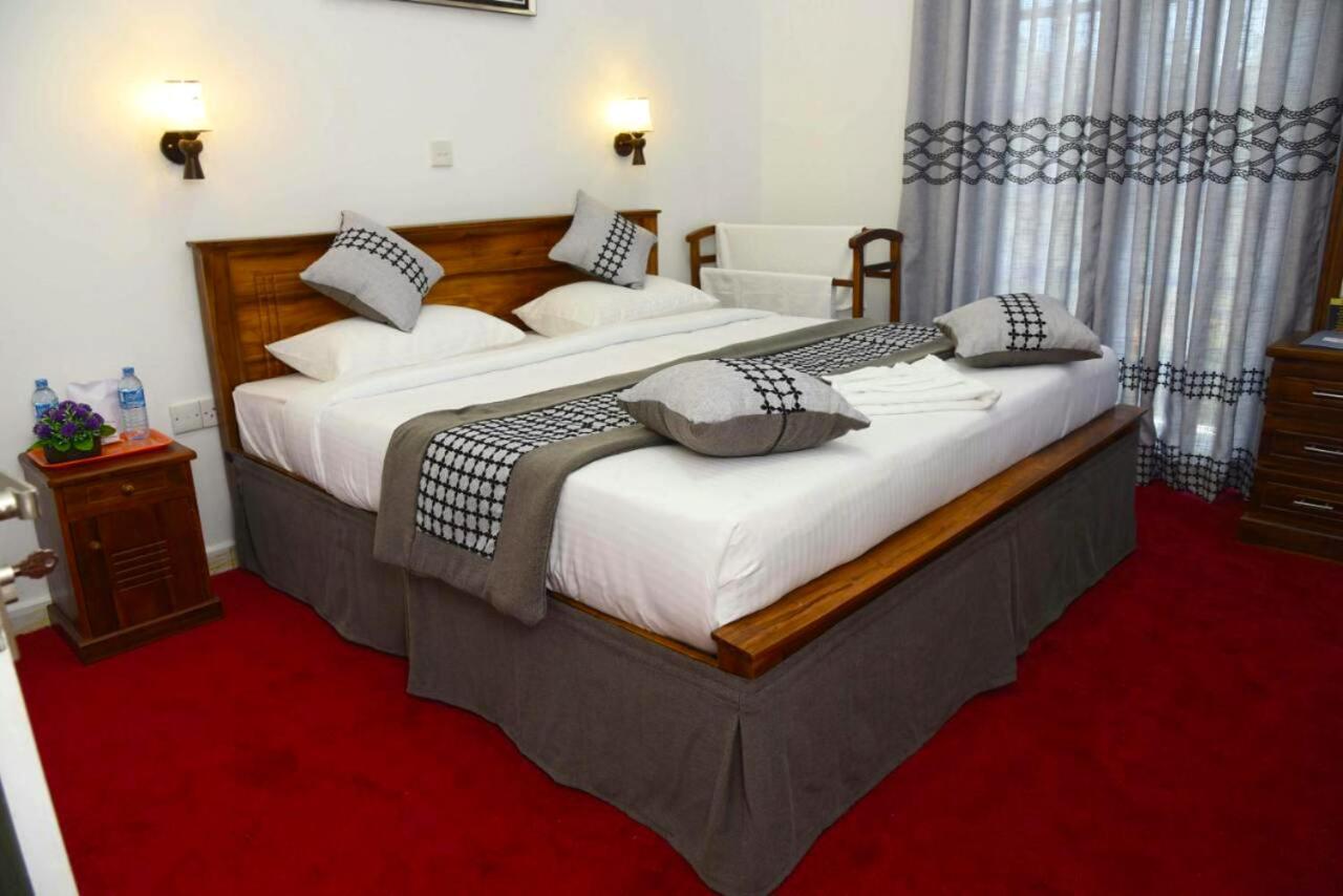 The Royal Terrace Holiday Bungalow Bed & Breakfast นูวาราเอลิยา ภายนอก รูปภาพ